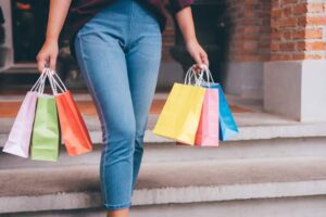 girl holding shopping bags