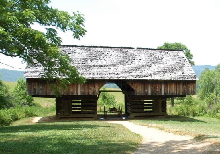 Top 4 Things You Should Do While Visiting Cades Cove