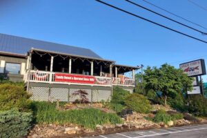 huck finn's catfish cabin