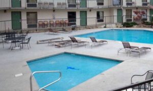 outdoor pool at Valley Forge Inn