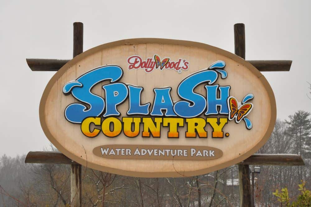 A large sign welcomes guests to Dollywood's Splash Country.