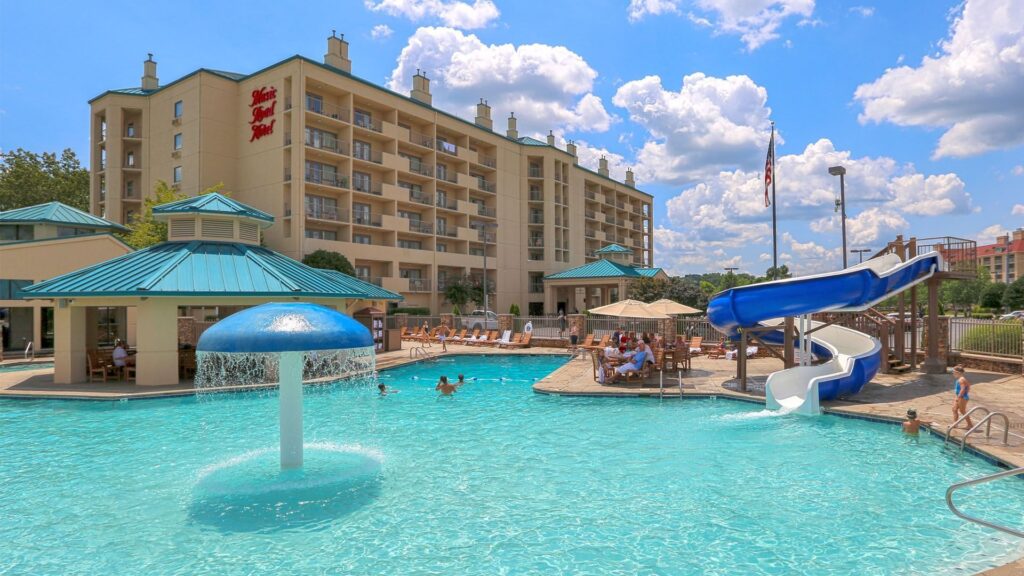 Pigeon Forge Hotel with an Indoor and Outdoor Pool Near Splash